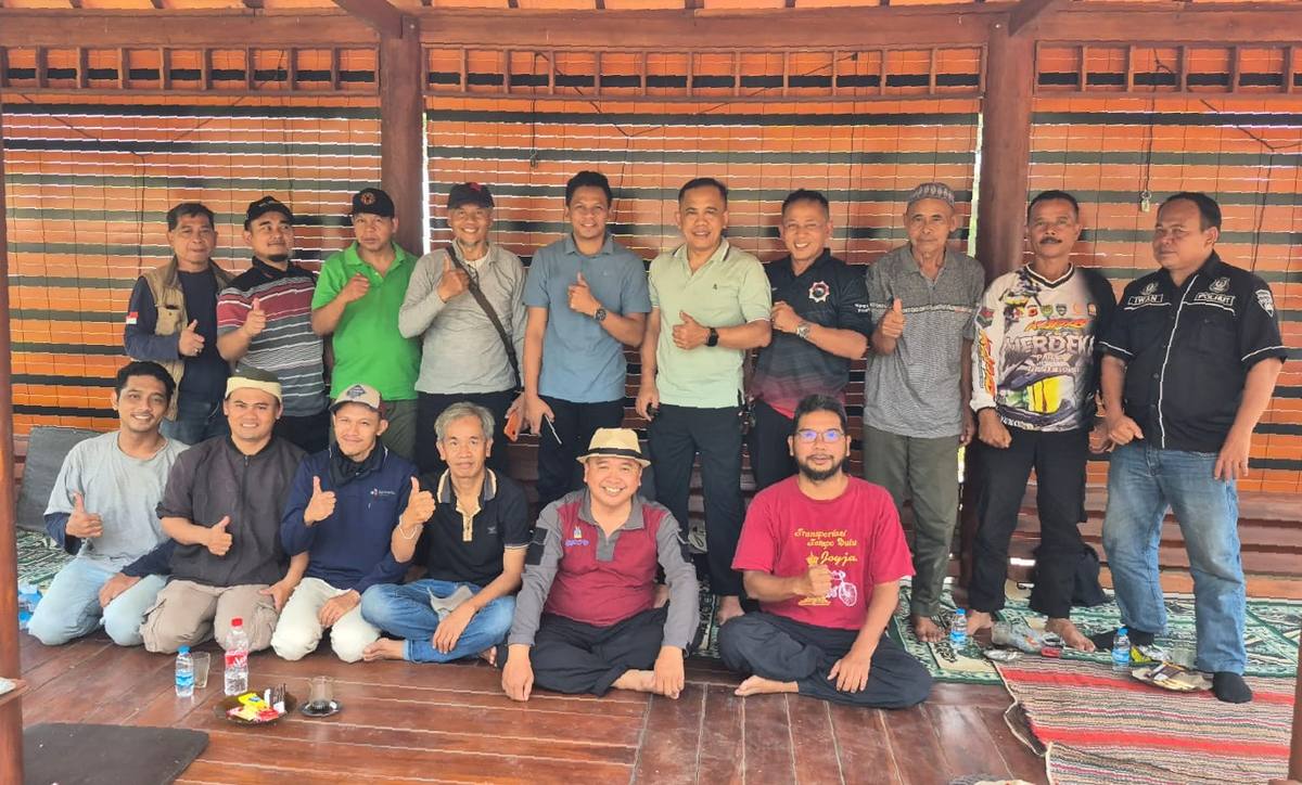 Kegiatan gotong royong Kelompok Tani Purna Karya